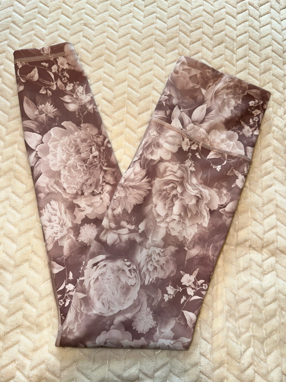 Athleta Elation Printed Tight Inseam 26” Cream & Tan Size Small